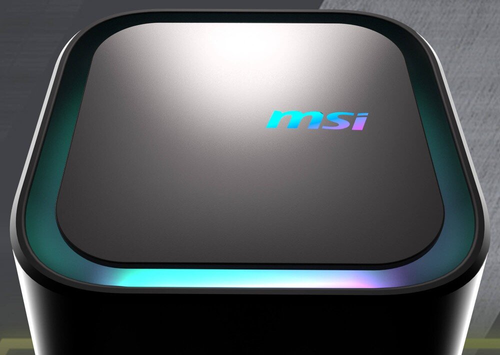 Chłodzenie wodne MSI MAG CoreLiquid A13 240 Zbliżenie na górną część bloku pompy z logo producenta i podświetlanymi krawędziami na ciemnym tle