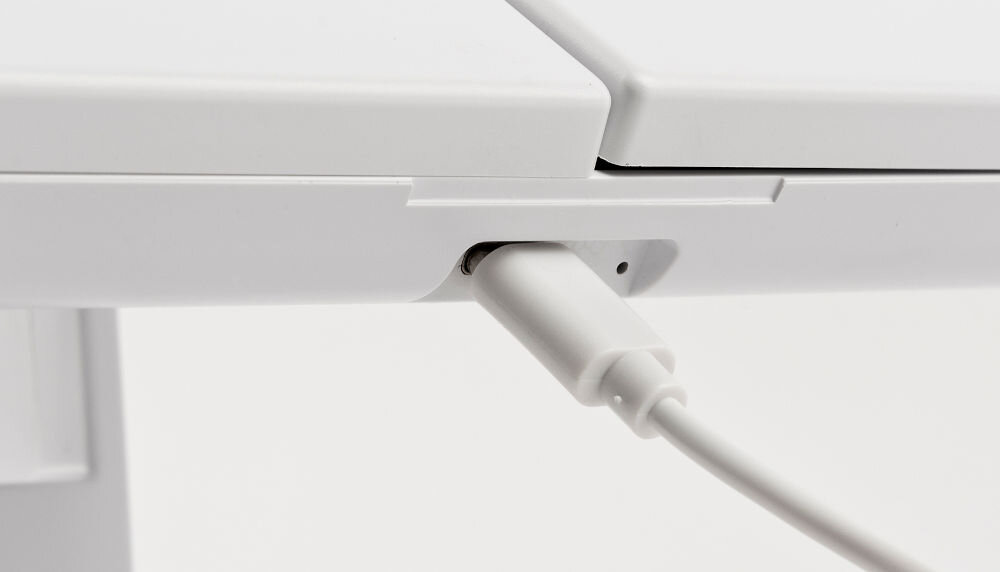 Lusterko kosmetyczne GIRMI BE05 zasilanie na dwa sposoby 4 x baterie AAA brak w zestawie mobilne użytkowanie kabel USB-C zasilanie USB-C wygoda oszczędność ładowanie w dowolnym miejscu