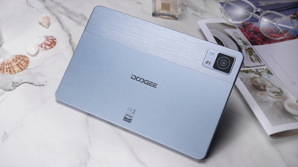 Tablet DOOGEE T40  rom pamięć Android tablet na biurku 