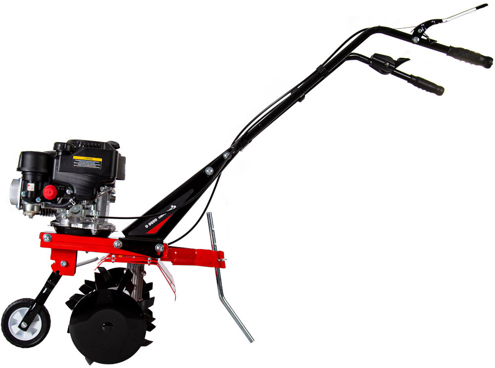 Glebogryzarka spalinowa GREENSO GS56-G150 z napędem 2.7 kW glebogryzarka na białym tle widoczna z boku do spulchniania mieszania i przygotowywania ziemi pod uprawy dużą szerokość robocza wydajny silnik