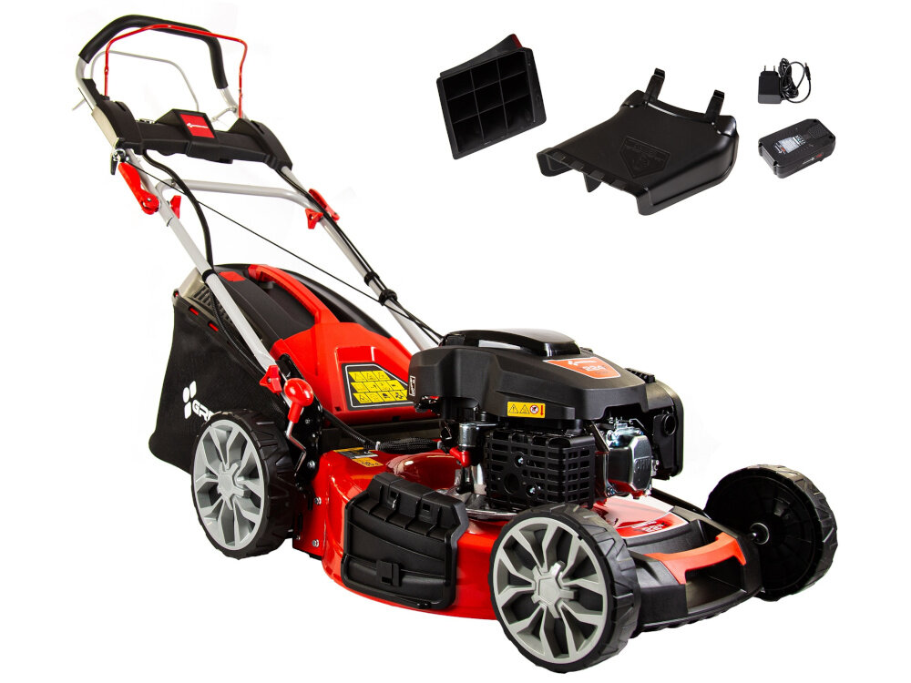 Kosiarka spalinowa GREENSO KS53-G224NE kosiarka na białym tle widoczna od przodu pod skosem obok końcówki do mulczowania i wyrzutu bocznego warianty wyrzutu trawy wyrzut tylny boczny zbieranie do kosza mulczowanie nakierowanie trawy pod automatyczny nóż szybkie rozdrobnienie koszonych roślin naturalna forma nawozu