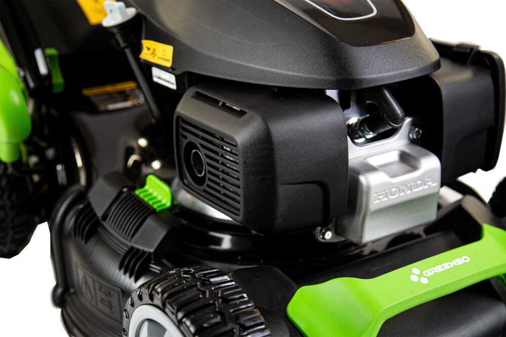 Kosiarka spalinowa GREENSO KS46-H170N-S z napędem 460mm 2.4kW zbliżenie na silnik silnik marki HONDA GCV170 wysoka moc trwałość technologia czterosuwowa konstrukcja górnozaworowa OHV silnik o pojemności 167 cm3 moc 2,4 kW zbiornik paliwa o pojemności 0,91 litra