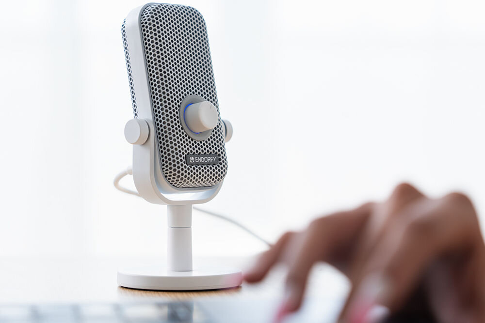 Mikrofon ENDORFY Solum Voice S Onyx Biały zbliżenie na obudowę