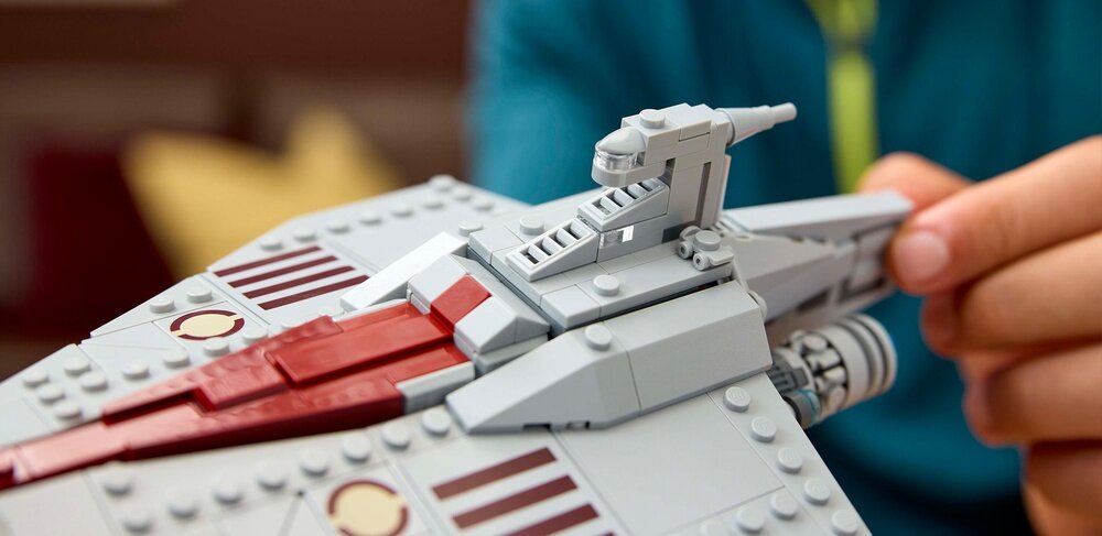 LEGO 75404 Star Wars Krążownik szturmowy typu Acclamator wymiary kadr na mostek