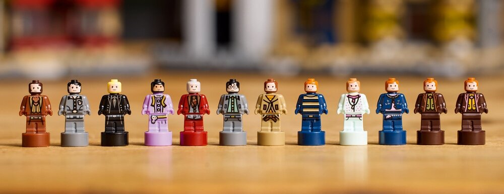 LEGO 76444 Harry Potter Magiczne sklepy na Ulicy Pokątnej detale sklepu, Harry Potter, Ron Weasley, Hermiona Granger, Fred Weasley, George Weasley, Lavender Brown, Ginny Weasley, Draco Malfoy, Narcyza Malfoy, pan Borgin figurki