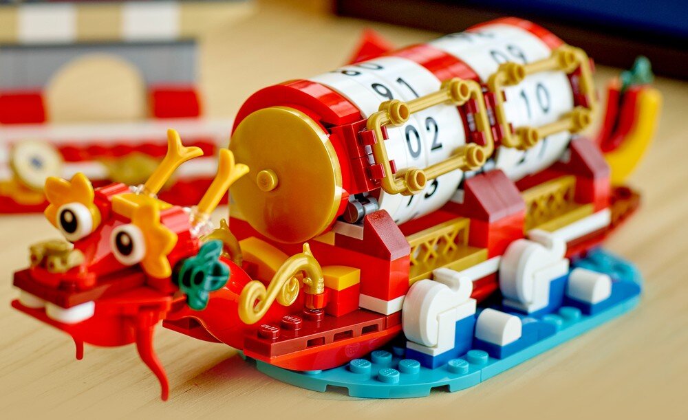 LEGO 40678 ICONIC Kalendarz festiwalowy  personalizacja pokazane daty 