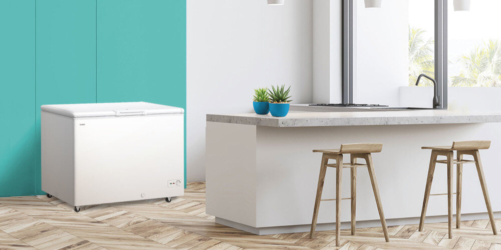 Zamrażarka CANDY CCHH 3012E Antybakteryjna uszczelka zapobiega rozwojowi pleśni bakterii grzybów zachowanie higieny eliminuje aż 99,99% bakterii Wydajne oświetlenie LED oszczędzanie energii równomiernie rozjaśnia komorę silne światło oszczędzanie energii Wysoka wydajność pracy mrożenie w krótkim czasie wydajność 15 kg/24 godziny duże ilości od -28°C do 4°C Intuicyjne sterowanie Kontrolowanie prosta obsługa funkcje regulacja temperatury bez otwierania zewnętrzny wygodny panel pojemna wnętrze Pojemność 300 litrów dużo miejsca przechowywanie żywności mrożenie mrożonki kuchnie restauracje łatwa organizacja niskie temperatury bezproblemowa praca odporna na warunki atmosferyczne zimno chłód do -15°C piwnice garaże zimne pomieszczenia wydajność przechowywanie spore zapasu wydajna praca 300 litrów wystarczająco dużo miejsca wnętrze konstrukcja mięso owoce ryby zapasy