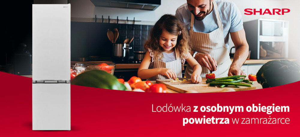 Obraz przedstawia białą lodówkę obok której znajduje się uśmiechnięta dziewczynka i mężczyzna krojący warzywa w kuchni. Na czerwonym tle widnieje tekst: \'Lodówka z osobnym obiegiem powietrza w zamrażarce\', a w prawym górnym rogu logo SHARP.