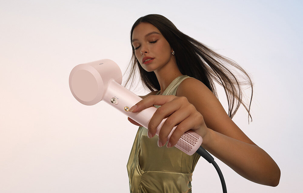 Suszarka do włosów MOVA Turbo różowa wygląd design tło wizualizacja dla każdych włosów