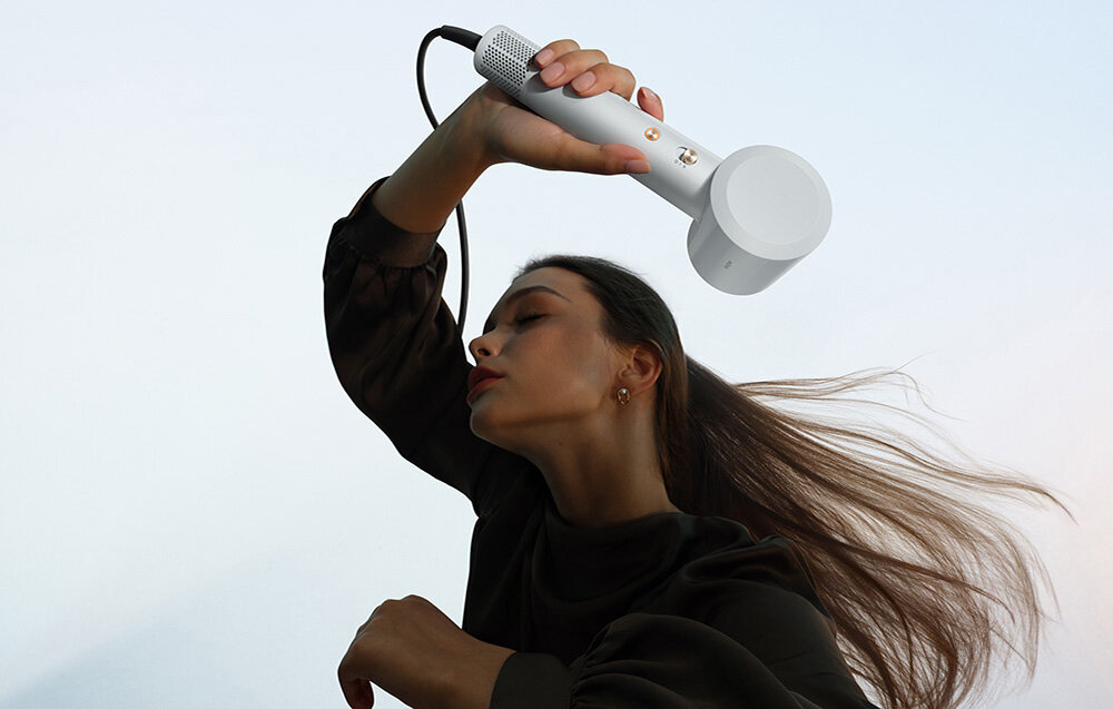 Suszarka do włosów MOVA Turbo Biały Wydajny silnik Silnik bezszczotkowy  silny strumień powietrza Prędkość nadmuchu wynosi 65 m/s objętość przepływu powietrza to 55 m³/h działanie gorącego powietrza