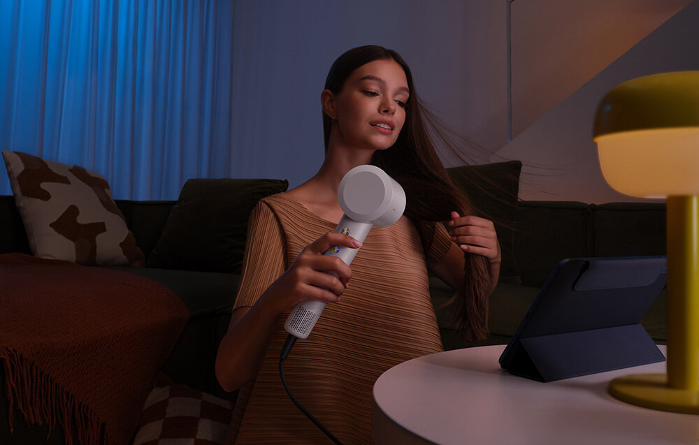 Suszarka do włosów MOVA Turbo Biały Komfort użytkowania Lekka konstrukcja  waga Ergonomiczny uchwyt wygodne manewrowanie  niski poziom hałasu 58 dB