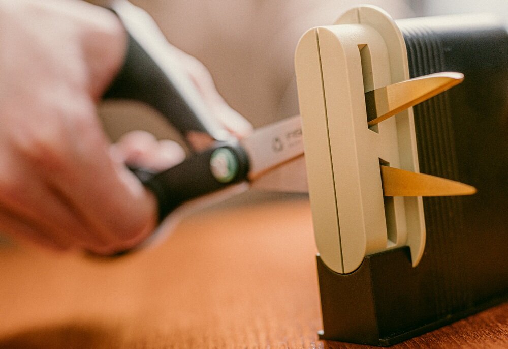 Nożyczki hobbystyczne FISKARS Functional Form z zaokrąglonymi ostrzami 13 cm z tworzywa z recyklingu, dobrze leżą w dłoni, ergonomiczny kształt