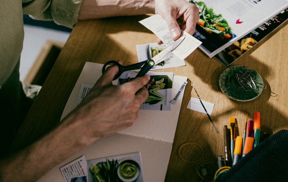 Nożyczki uniwersalne FISKARS Functional Form dla praworęcznych ergonomiczne 17 cm cięcie papieru, folii, kompaktowy rozmiar, praktyczne narzędzie