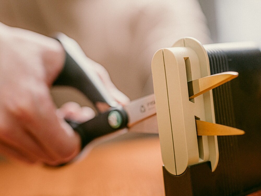 Nożyczki kuchenne FISKARS Functional Form ząbkowane dla praworęcznych 21 cm szybkie przygotowanie składników, sprawniejsze gotowanie, mniej czasu