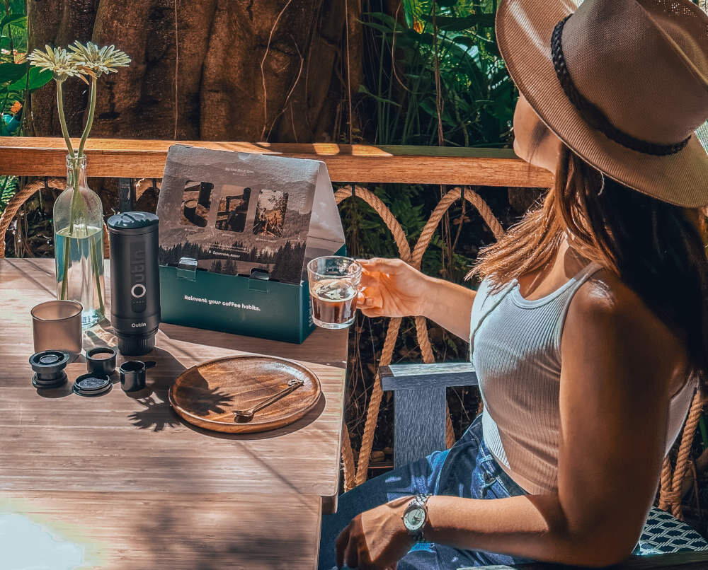 Ekspres OUTIN Nano Szary Mielona i kapsułki współpracuje z kawą mieloną kapsułkami typu Nespresso® 50–80 ml zimnej lub gorącej wody