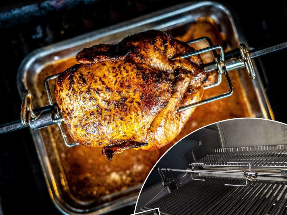 Grill gazowy BROIL KING Signet 390 Shadow 11.4 kW 65 x 38 - 60 x 26 cm upieczony kurczak na rożnie zestaw rożna obrotowego dedykowany palnik o mocy 4,4 kW powolne równomierne obroty mięso soczyste w środku chrupkość skórki