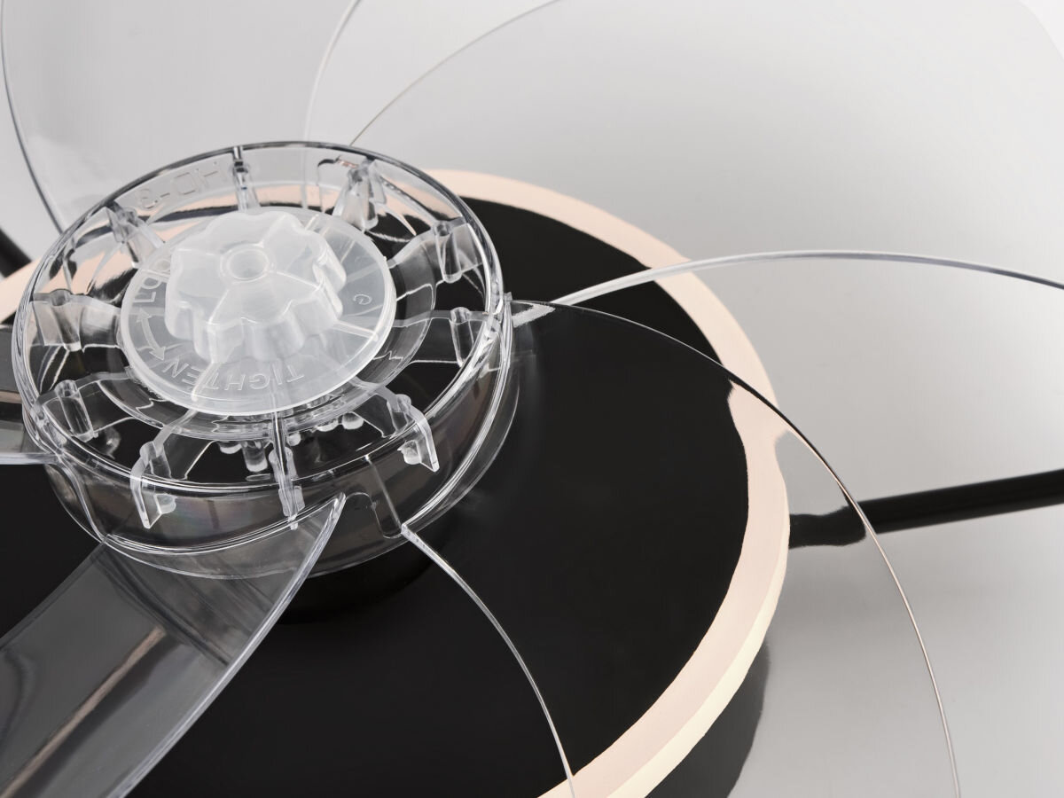 Plafon z wiatrakiem LAMKUR Fargo LM-FL-2.226 49892 Czarny, cicho, sprawnie, powietrze, cyrkulacja, na białym tle zbliżenie na wentylator i skrzydła plafonu