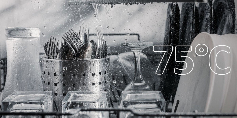 Zmywarka HAIER AI XI0C3TB3FB lifestyle woda naczynia sztućce koszyk szklanki talerze para Program Intensywny mocne trudne zabrudzenia wysoka temperatura 75 stopni bez szorowania