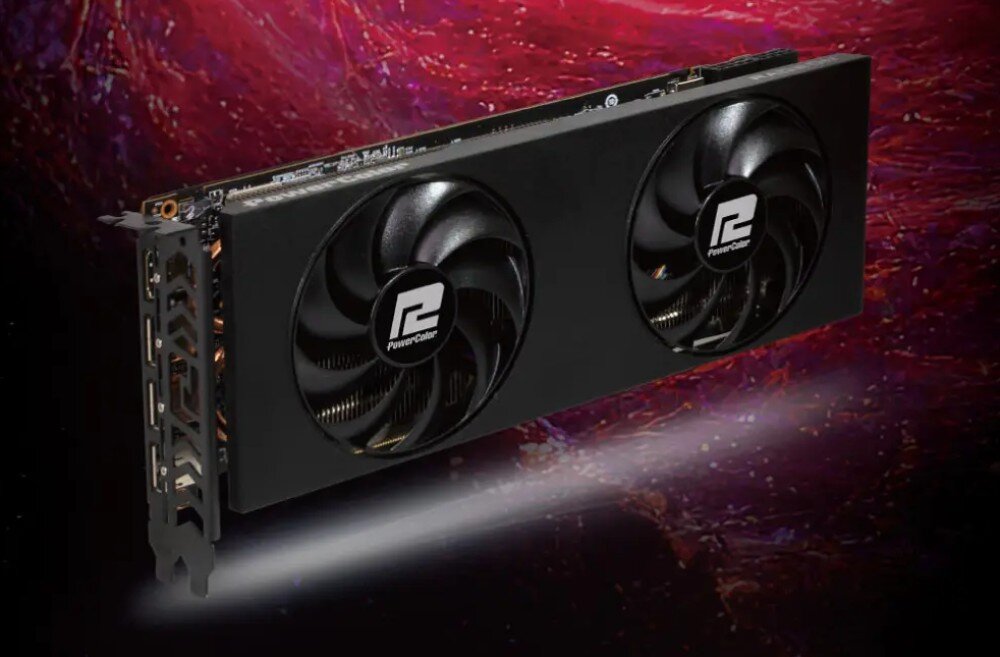Karta graficzna POWERCOLOR Radeon RX 7800 XT 16GB Karta graficzna z dwoma czarnymi wentylatorami widoczna pod kątem, ukazująca bok urządzenia i system chłodzenia na tle z czerwonymi refleksami