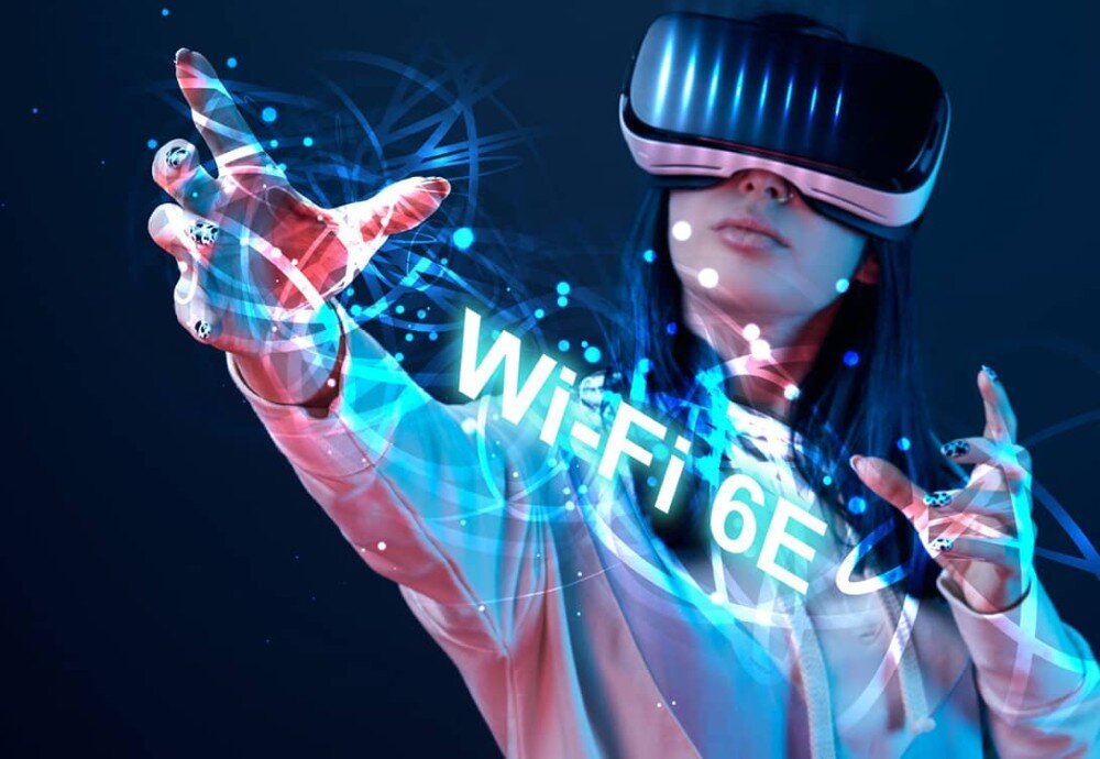 Płyta główna GIGABYTE B860 DS3H WiFi6E Kobieta w goglach VR wyciągająca rękę przed siebie, na którą nałożony jest cyfrowy napis 'Wi-Fi 6E'. Całość utrzymana w ciemnej kolorystyce z jasnymi, niebieskimi i różowymi efektami świetlnymi