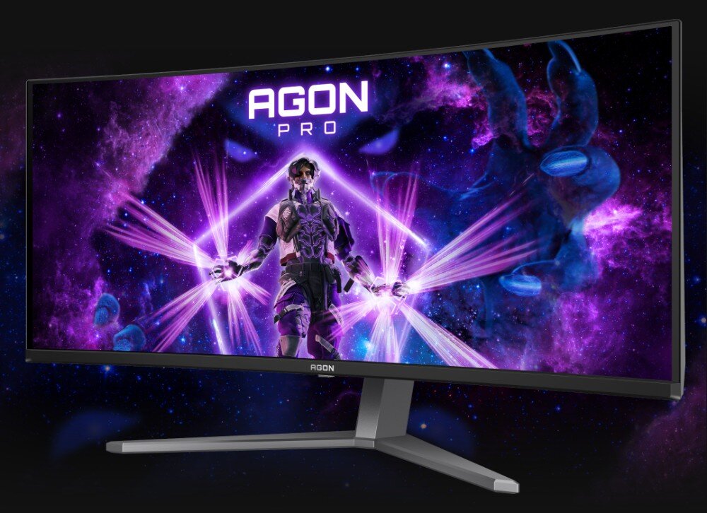 Monitor AOC Agon Pro AG346UCD Widok monitora pod lekkim kątem z wyświetlonym ekranem przedstawiającym postać i motyw galaktyczny w fioletowej tonacji, głośniki, dźwięk