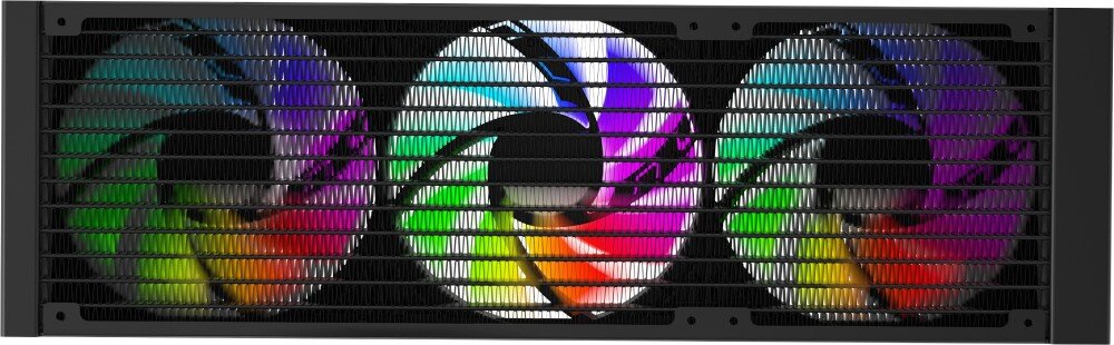 Chłodzenie wodne REDRAGON CCW-1017 360 RGB Widok chłodnicy od strony wentylatorów przez przednią kratkę ochronną, za którą widać trzy podświetlone wentylatory, podświetlenie RGB, kompatybilność, gniazda Intel i AMD