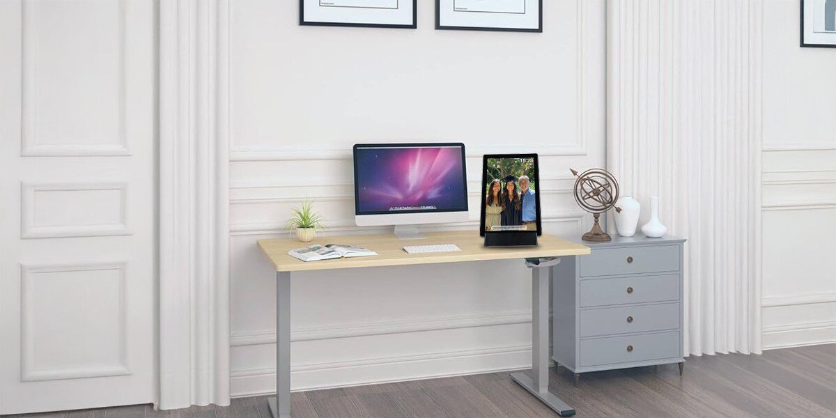 Ramka cyfrowa DENVER Frameo 1070B Czarny
					duża przestrzeń na ujęcia, 16 GB wbudowanej pamięci, obsługa kart MicroSD do 32 GB,
					możliwość bezpośredniego importowania plików z karty lub innych urządzeń,
					ramka na biurku w pozycji pionowej, monitor, klawiatura