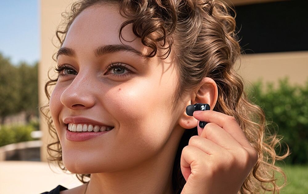 EARFUN Air Pro 4, in-ear detection, automatyczne wstrzymanie i wznowienie odtwarzania, osoba z założonymi słuchawkami