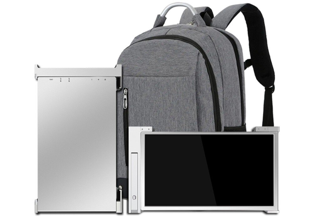 Monitor EXTRALINK Smart Life S11 Złożone urządzenie obok szarego plecaka. Obraz podkreśla kompaktowy charakter konstrukcji, sugerując możliwość łatwego transportu, waga, wielkość, zasilanie, podłączenie