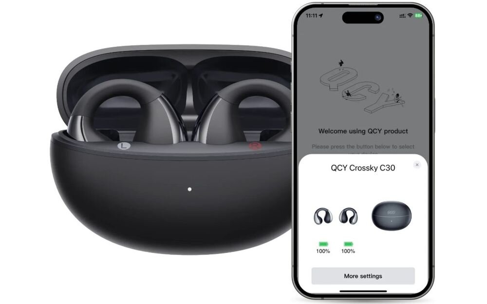 Słuchawki powietrzne QCY Crossky Clip T33 aplikacja QCY App personalizacja EQ i sterowania, słuchawki wraz z etui ładującym oraz smartfonem na białym tle