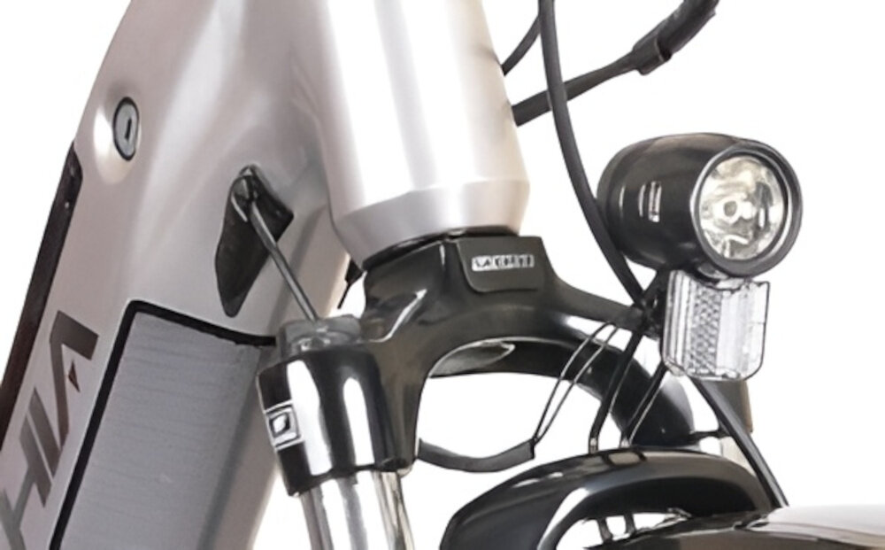 Rower elektryczny BOTTECCHIA Holliwood D17 28 cali Srebrny zbliżenie na przednie światło bezpieczeństwo zintegrowane przednie światło i tylne oświetlenie dobra widoczność bezpieczeństwo