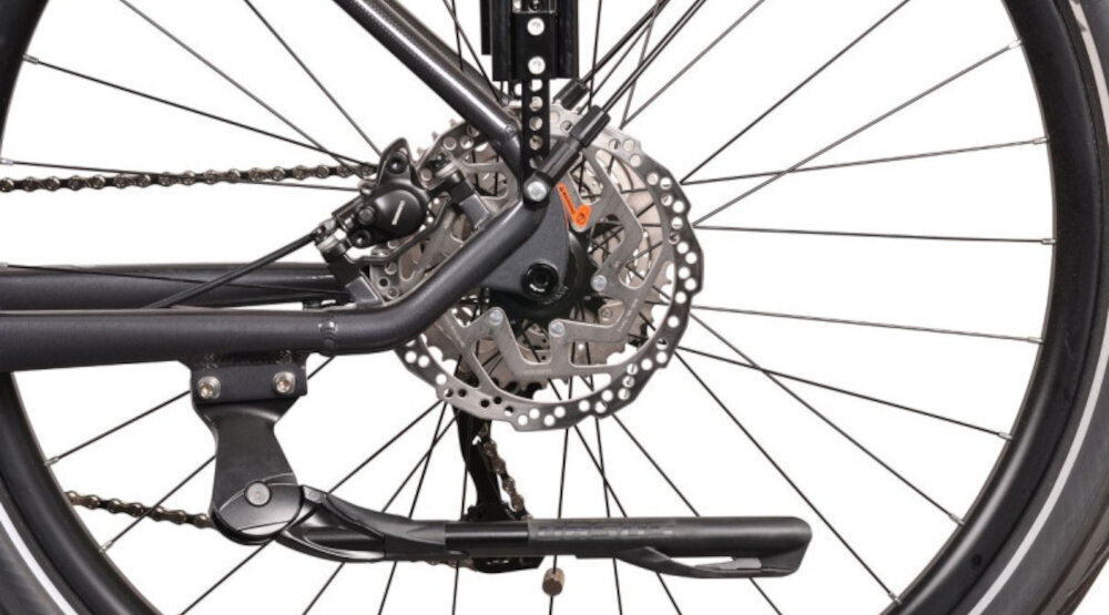 Rower elektryczny BOTTECCHIA Hydron M15 28 cali Antracytowy zbliżenie na stopkę bagażnik bezpieczne i wygodne przewożenie rzeczy składana stopka w centralnym punkcie ciężkości