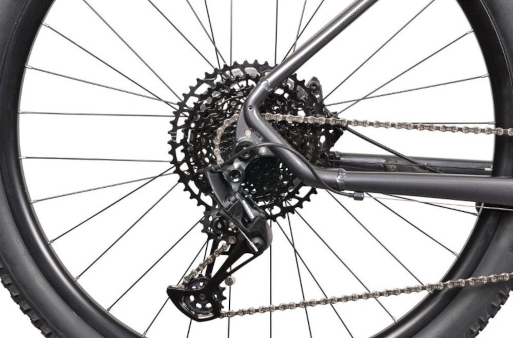 Rower elektryczny BOTTECCHIA Hydron M15 29 cali Antracytowy zbliżenie na przerzutkę manetki SRAM typu SX 12 biegów tylna przerzutka SRAM typu SX lekkie i trwałe rozwiązanie precyzyjna równomierna płynna i łatwa zmiana przełożeń 12-rzędowy system