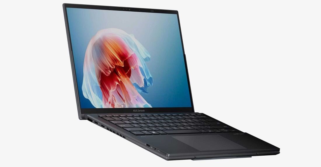 Laptop umieszczony na jasnym tle, z wyraźnym widokiem na ekran. - AMD Ryzen AI Max+ 395, RDNA 3.5, Copilot