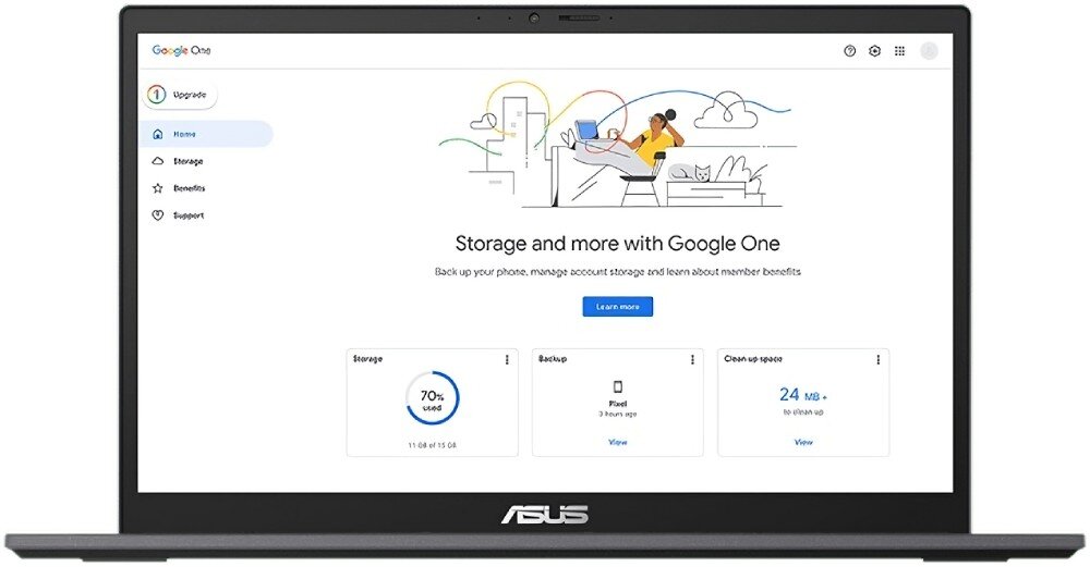 Laptop ASUS Chromebook Plus CX3402CVA Laptop z otwartym ekranem prezentującym interfejs usługi Google One, pokazujący zarządzanie przestrzenią dyskową i kopie zapasowe, system, aplikacje, funkcje