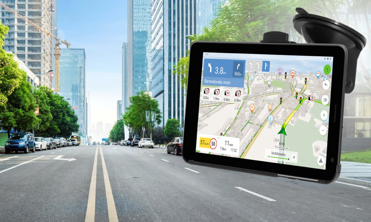 Navigacja NAVITEL T797 4G Navitel Navigator niezbędne informacje alternatywne trasy, wskazówki głosowe, pomoc w zmianie pasa ruchu powiadomienia o fotoradarach Google Play Alerty o fotoradarach