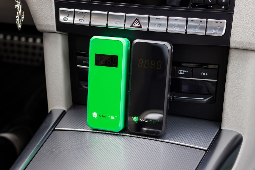 Alkomat NAVITEL ALC02 Zielony Precyzyjny pomiar alkohol powietrze sensor elektrochemiczny zakres pomiaru dokładność wynik