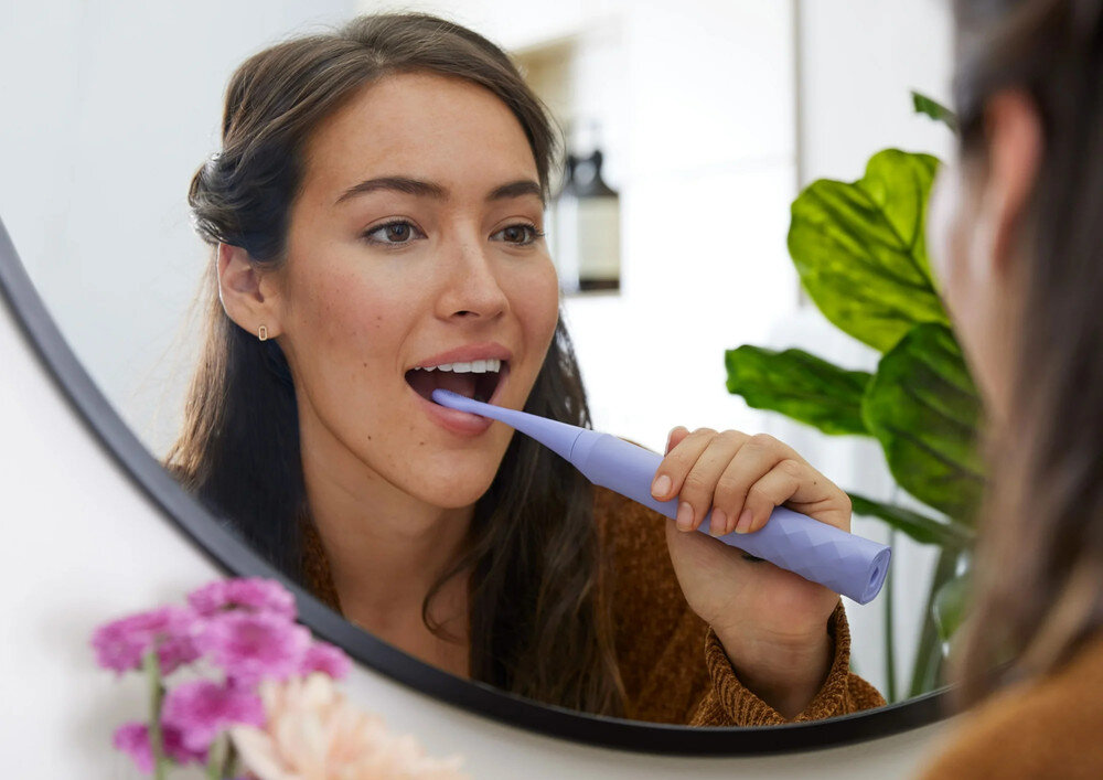 Szczoteczka soniczna BURST Oral Care Czarny Skuteczne usuwanie płytki  pozwala usunąć do 10 razy więcej płytki nazębnej zęby pozostają czyste uśmiech biały każdego dnia