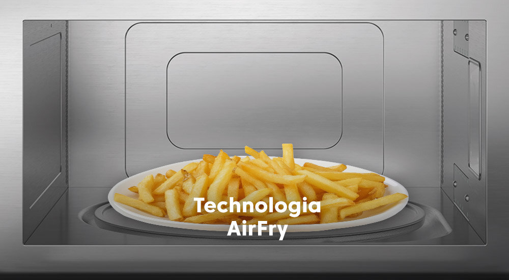 KUCHNIA MIKROFALOWA BEKO MCF26310BAF Na zdjęciu widoczny jest talerz z frytkami umieszczony we wnętrzu kuchenki mikrofalowej. Na środku znajduje się napis „Technologia AirFry”, który sugeruje, że urządzenie umożliwia przygotowywanie chrupiących frytek bez użycia oleju, dzięki funkcji AirFry mniej tłuszczu zdrowe pieczenie soczyste chrupiące dania