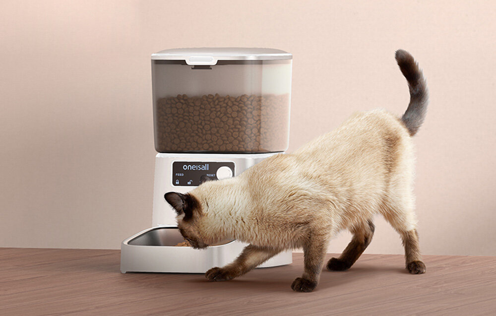 Dozownik karmy automatyczny ONEISALL PFD001 Pro biały wygląd design prezentacja wizualizacja Posiłek zawsze na czas