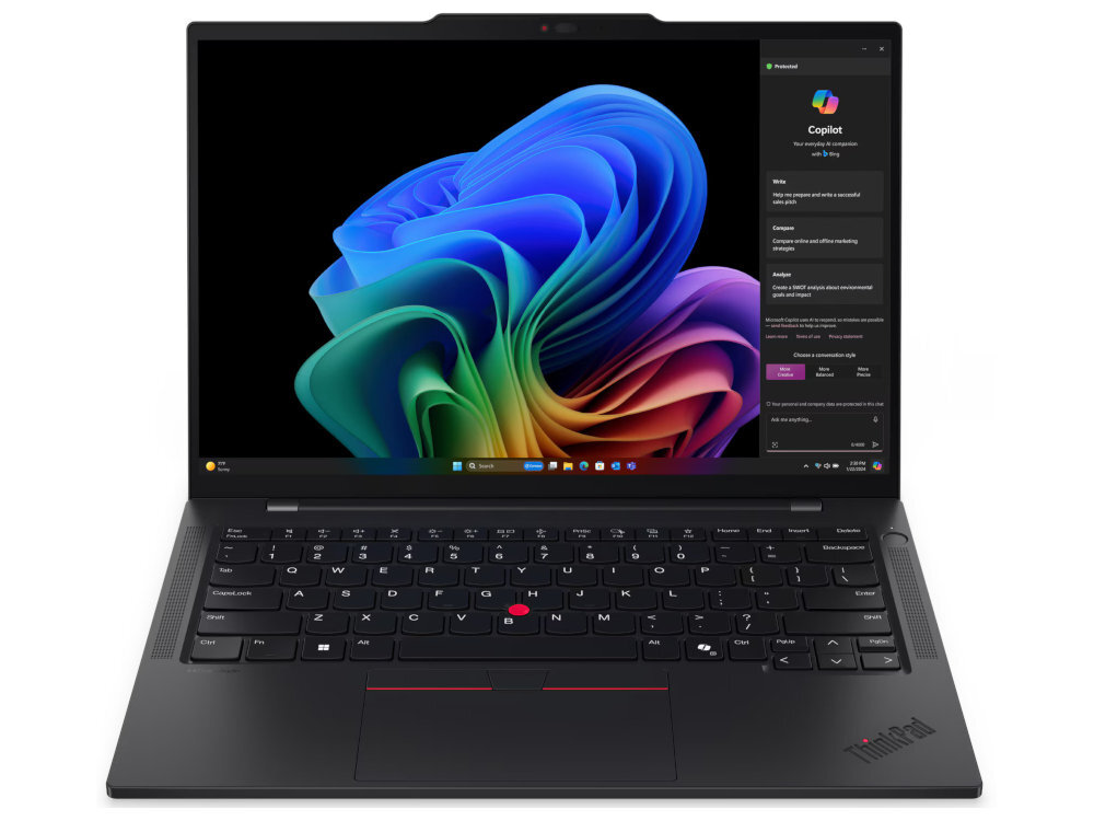 Otwarty laptop Lenovo ThinkPad T14s na białym tle, ekran prezentuje interfejs aplikacji Copilot w systemie Windows, widoczna charakterystyczna klawiatura z czerwonym trackpointem, czarna, matowa obudowa.- pamięć RAM LPDDR5X częstotliwości 7500 MHz