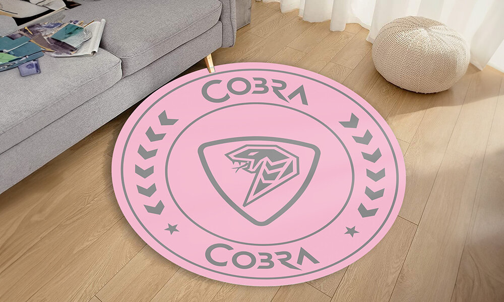 Mata pod fotel gamingowy COBRA mata pod fotel znajdująca się na podłodze obok sofy