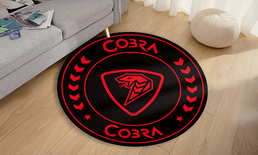 Mata pod fotel gamingowy COBRA mata pod fotel znajdująca się na podłodze obok sofy