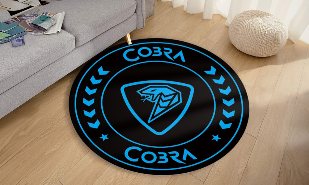 Mata pod fotel gamingowy COBRA mata pod fotel znajdująca się na podłodze obok sofy