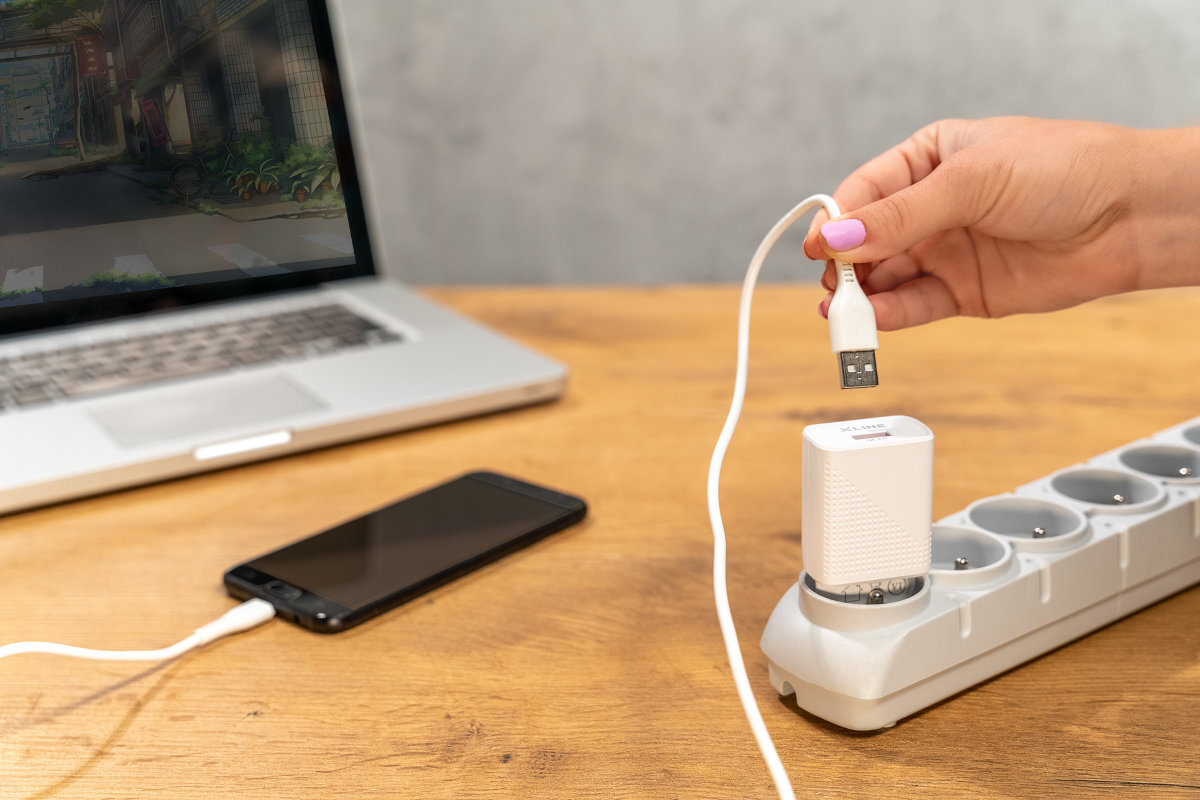 Ladowarka Sieciowa XLINE WC600W 18W bialy