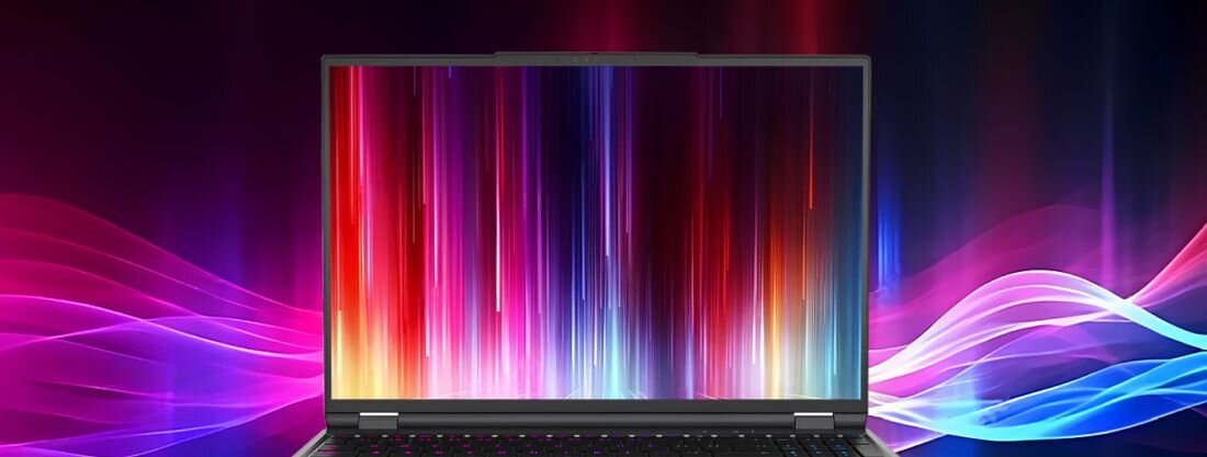 Ekran laptopa Dream Machines prezentujący żywe, kolorowe pionowe smugi światła na tle fioletowych i niebieskich fal, podkreślający jakość i nasycenie kolorów wyświetlacza. - Ekran o przekątnej 15,6 cala i rozdzielczości Full HD, odświeżanie