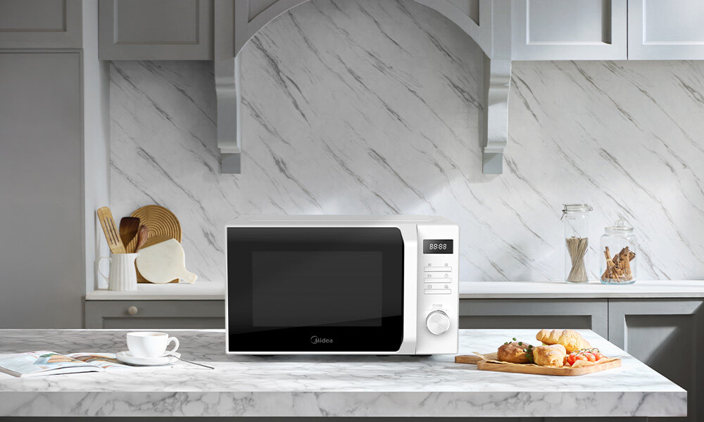 PKuchenka mikrofalowa MIDEA AG20CF2EBK 700W średnica 25.5 cm pojemność 20L Czarny łatwe i szybkie przygotowanie potraw, kilka funkcji obróbki termicznej, prosty panel sterowania, ręczne ustawienie parametrów