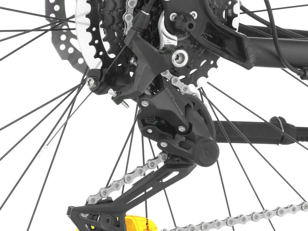 Rower trekkingowy INDIANA X-Road 5.0 M21 28 cali męski Czarno-srebrny zbliżenie na przerzutkę przerzutki marki SHIMANO 27 biegów duża wytrzymałość i sprawne działanie płynna bezproblemowa zmiana biegów przedni i tylny napęd SHIMANO CUES niewiarygodnie płynna szybka zmiana przełożeń trwałość