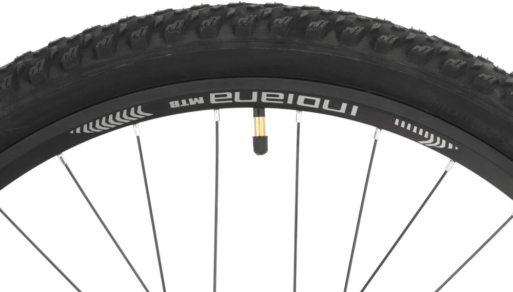 Rower górski MTB INDIANA X-Pulser 2.7 M21 27.5 cala męski Czarno-szary zbliżenie na oponę rozmiar koła 27,5 cali łatwe pokonywanie przeszkód duży kontakt koła z podłożem szerokie opony marki WANDA dobra przyczepność stożkowe obręcze marki RUNTOBIKE zachowanie regularnego kształtu kół stabilne trzymanie opony bezpieczna i komfortowa jazda regularne sprawdzanie ciśnienia powietrza wartość na bocznej części opony