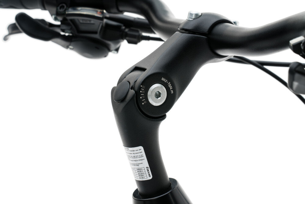 Zbliżenie na kierownicę roweru z widocznym mechanizmem regulacji. Na elemencie znajduje się napis \'MAX 16Nm\'.